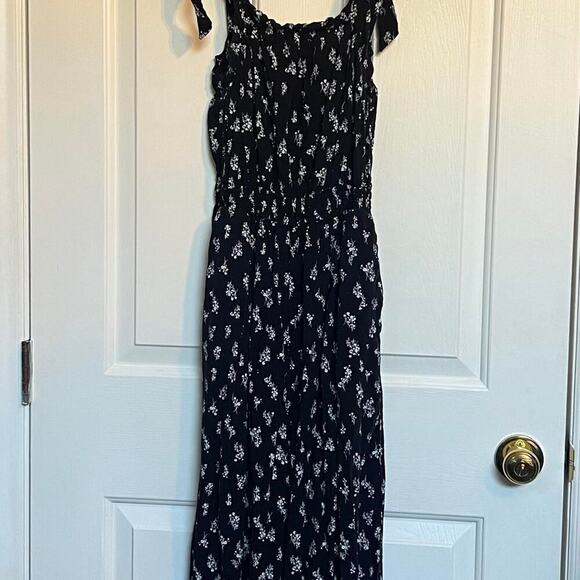 Dark navy and white floral - Picture 3 of 8